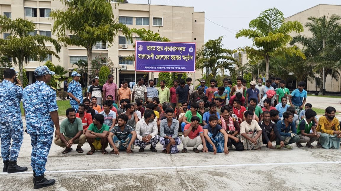 ভারতে আটক ৯১ বাংলাদেশি জেলে ছয় মাস পর দেশে ফিরলেন
